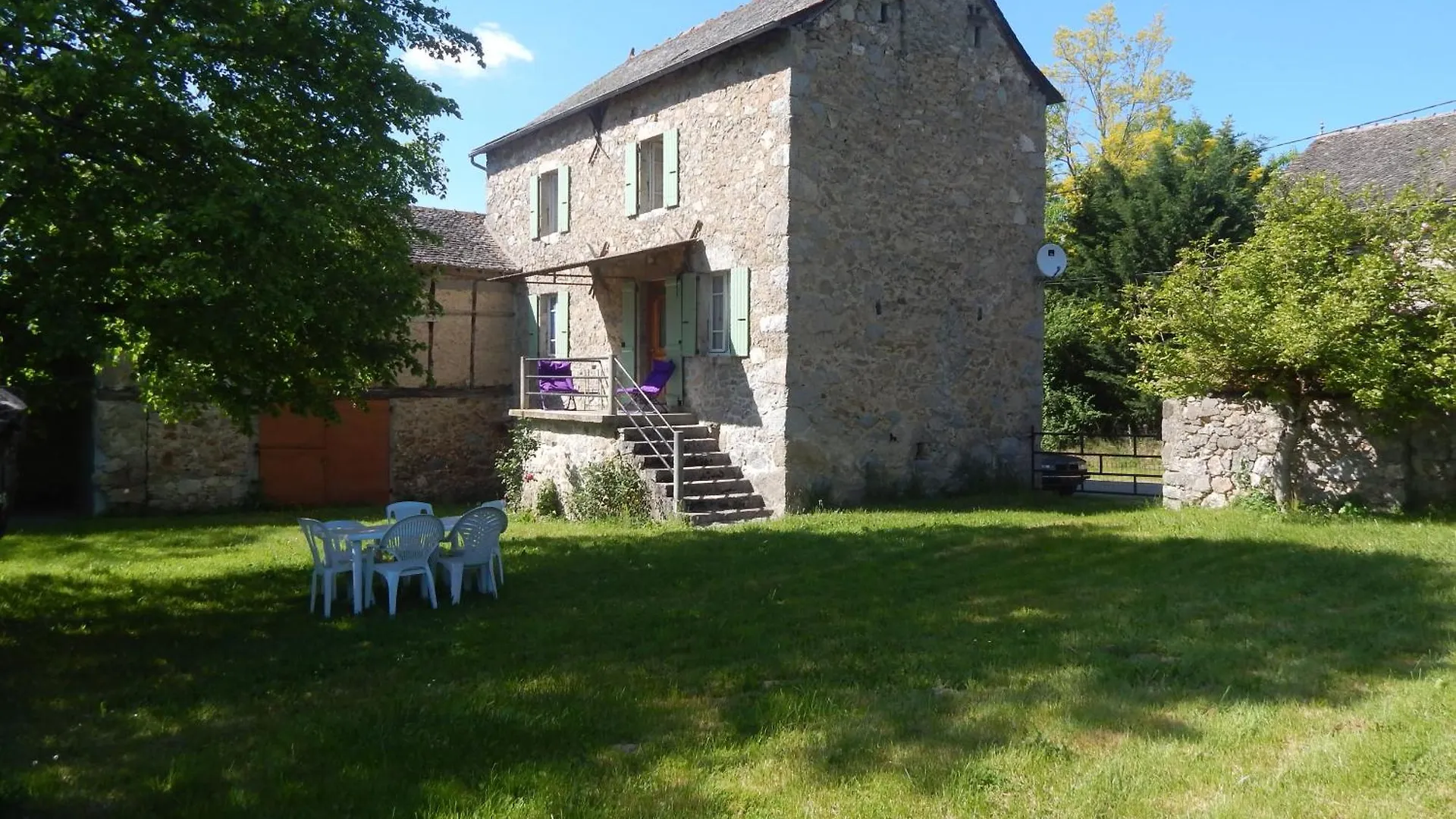 Gite D'Arcanhac En Aveyron La Fouillade Сasa de vacaciones